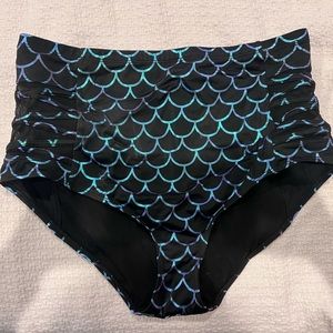 Torrid mermaid swim bikini bottoms EUC SIZE 1